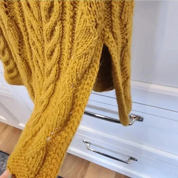 NEW Hand knit wool cardigan - Picture 7 of 9